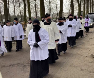 30 duchownych żegnało księdza samobójcę
