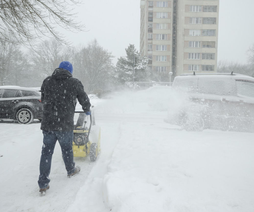 Szkoły w całej Polsce odwołują lekcje. Śnieg i mróz zatrzymały uczniów