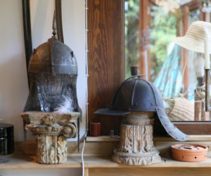 Wiemy, u kogo teraz mieszka Jarosław Kaczyński! W takich warunkach spędza czas. Mamy ZDJĘCIA!