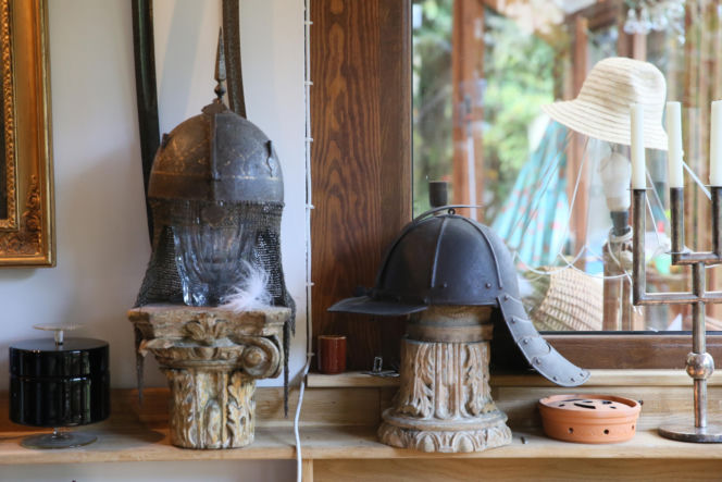 Wiemy, u kogo teraz mieszka Jarosław Kaczyński! W takich warunkach spędza czas. Mamy ZDJĘCIA!