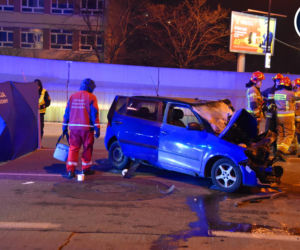 Jechał pod prąd i zmiażdżył nadjeżdżający samochód. Śmiertelny wypadek na Mokotowie