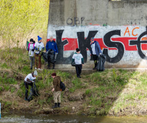 Ponad 2 tony śmieci wyzbierane z brzegów Narwi! Operacja Czysta Rzeka w Łomży za nami