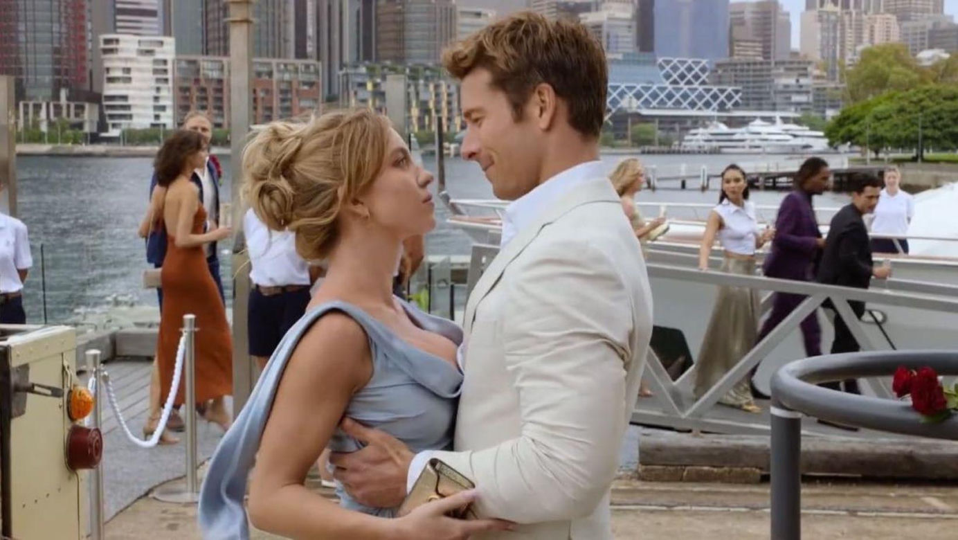 W rolach głównych wystąpili Sydney Sweeney (“Euforia”, “Biały lotos”) i Glen Powell (“Top Gun: Maverick”).