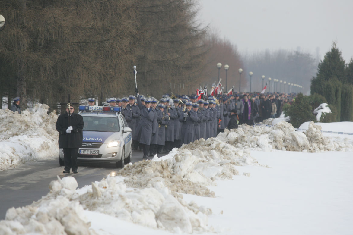 Zadźgali policjanta na przystanku, bo zwrócił im uwagę. Rocznica śmierci Andrzeja Struja