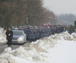 Zadźgali policjanta na przystanku, bo zwrócił im uwagę. Rocznica śmierci Andrzeja Struja