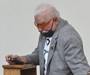 Lech Wałęsa w kościele na niedzielnej mszy
