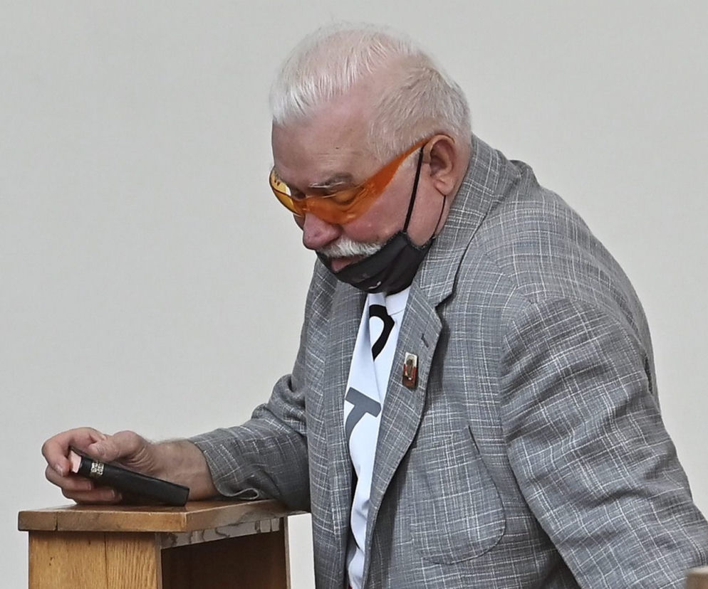 Lech Wałęsa w kościele na niedzielnej mszy