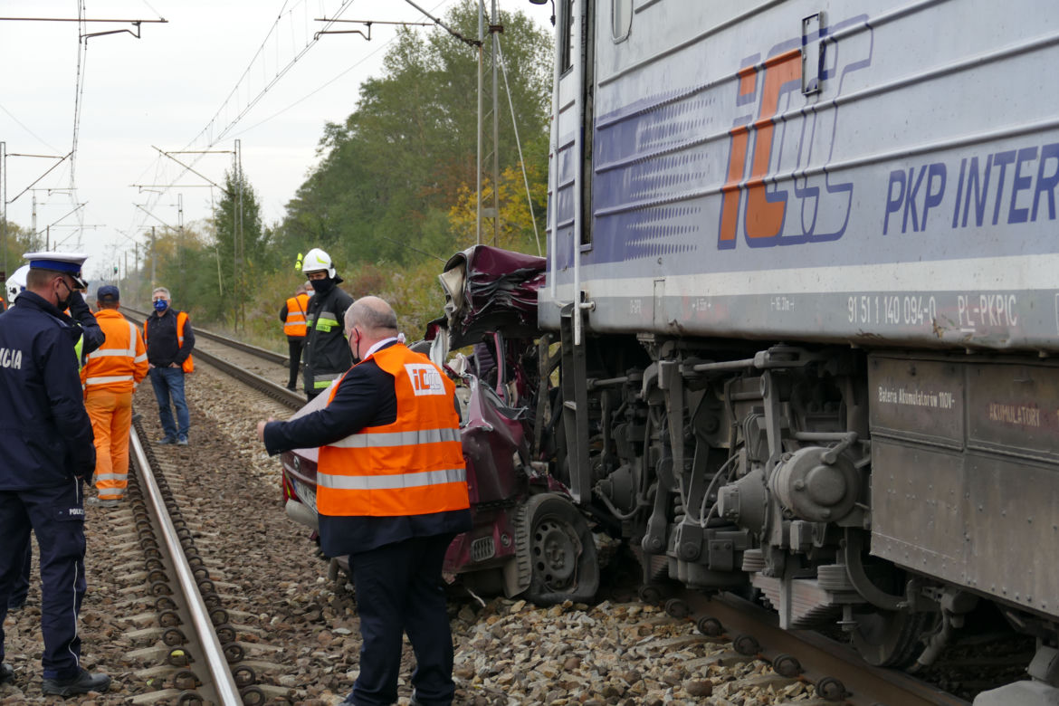 Wypadek na niestrzeżonym przejeździe