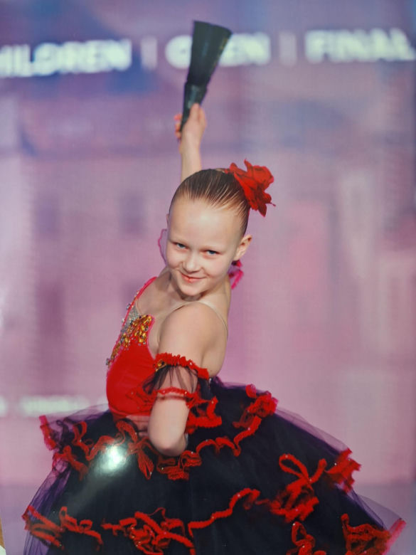 Uczniowie Niepublicznej Szkoły Sztuki Tańca Caro Dance w Siedlcach odnieśli spektakularny sukces, zdobywając łącznie kilkanaście medali podczas pierwszych ogólnopolskich turniejów tanecznych