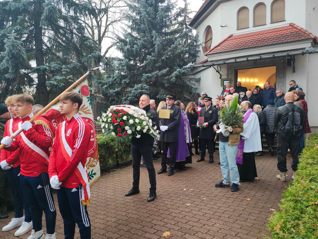 Pogrzeb Igora Sypniewskiego. Tłumy na ostatnim pożegnaniu byłego piłkarza