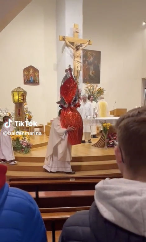 Ksiądz upadek