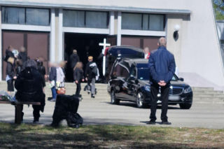 Pogrzeb 4-letniego Szymka. Chłopczyk wypadł z balkonu w Bydgoszczy