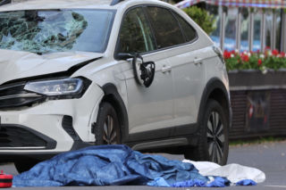 Dwoje zabitych i 80 rannych w Niemczech! Sprawca wjechał w tłum, był znany policji