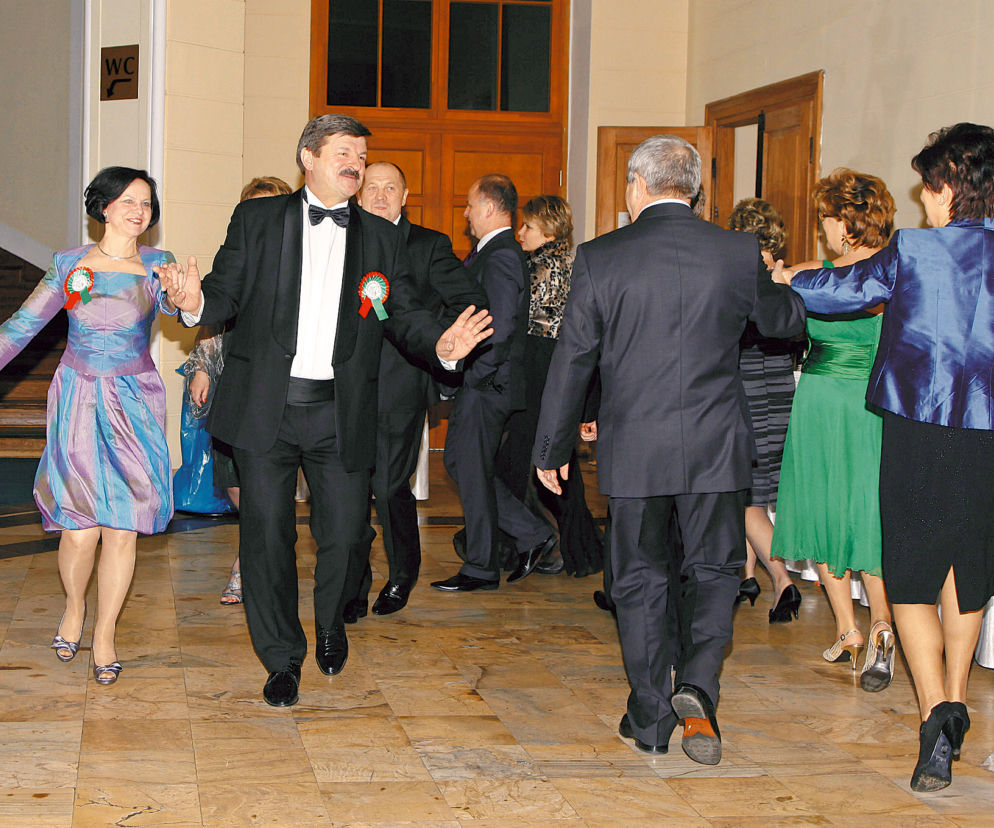 Czy to szlachta? Nie! Tak się bawia chłopi!