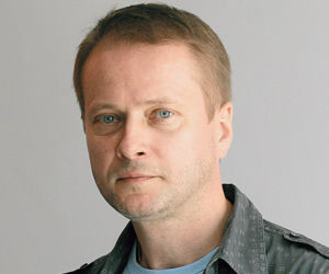 Artur Żmijewski w domu starców!