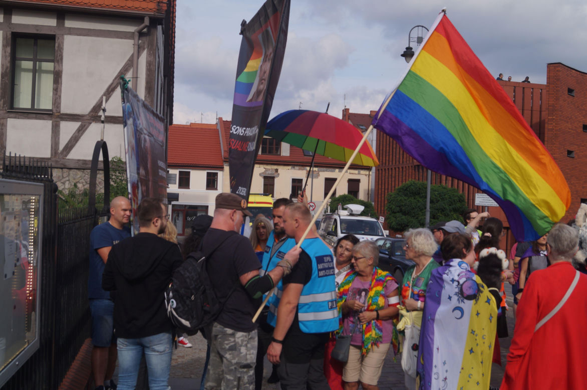 II Marsz Równości w Bydgoszczy pod hasłem "Wybierz miłość” [ZDJĘCIA]