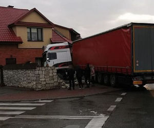 Uratowała tylko czarnego kotka