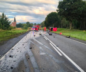 Tragiczny wypadek na DK10. Bus zderzył się z ciężarówką. Kierowca zginął na miejscu