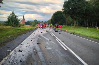 Tragiczny wypadek na DK10. Bus zderzył się z ciężarówką. Kierowca zginął na miejscu