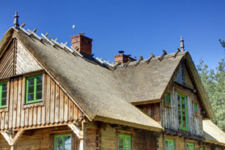 Dach z trzciny - trwała i bezpieczna strzecha. Piękno, które ma swoją cenę