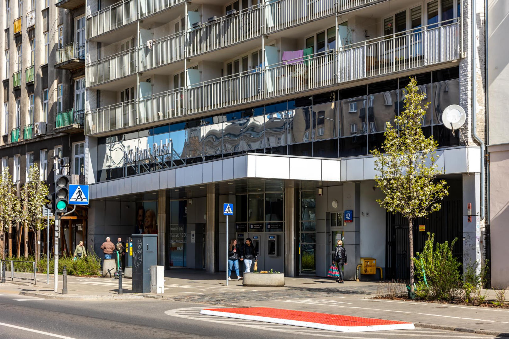 Blok przy Targowej 42 w Warszawie