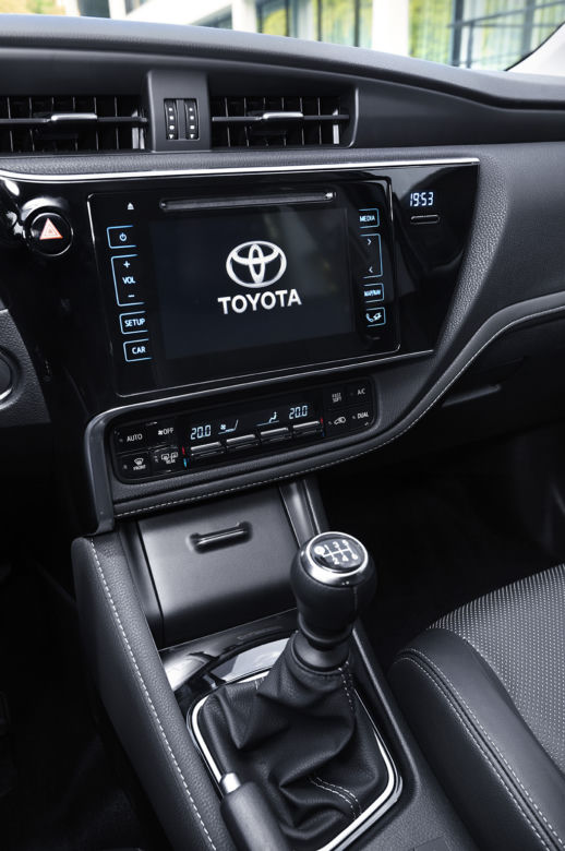 2015 Toyota Auris Touring Sports facelifting