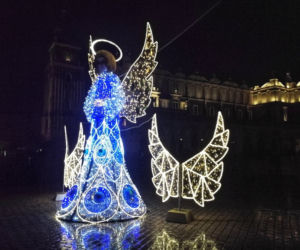 Na krakowskim Rynku pojawiły się już pierwsze świąteczne iluminacje