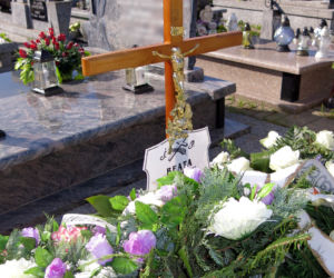 Tak wygląda grób zamordowanej Beaty. Ten widok ściska serce