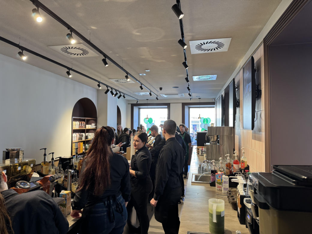 Pierwszy Starbucks w Lublinie otwarty! Jak lokal wygląda w środku? 