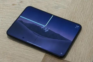 Składany iPhone już w sprzedaży. Są też pierwsze problemy