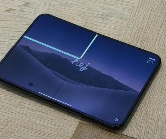 Składany iPhone już w sprzedaży. Są też pierwsze problemy