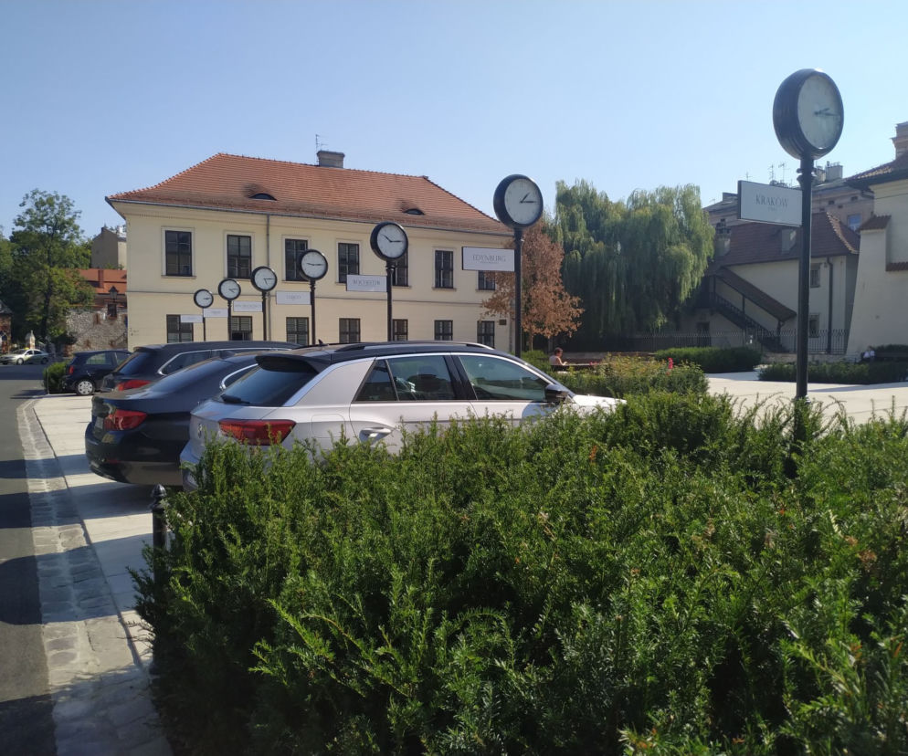 Miejsca postojowe na Placu Świętego Ducha do likwidacji. Będzie więcej zieleni?
