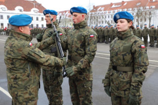 Powitanie z bronią