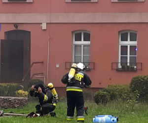 Pożar Wierzbica Dolna. Płonie poddasze trzypiętrowego budynku