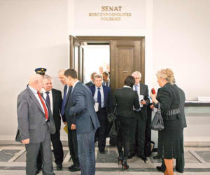 Senatorowie zabrali enerytom i pojechali na ferie