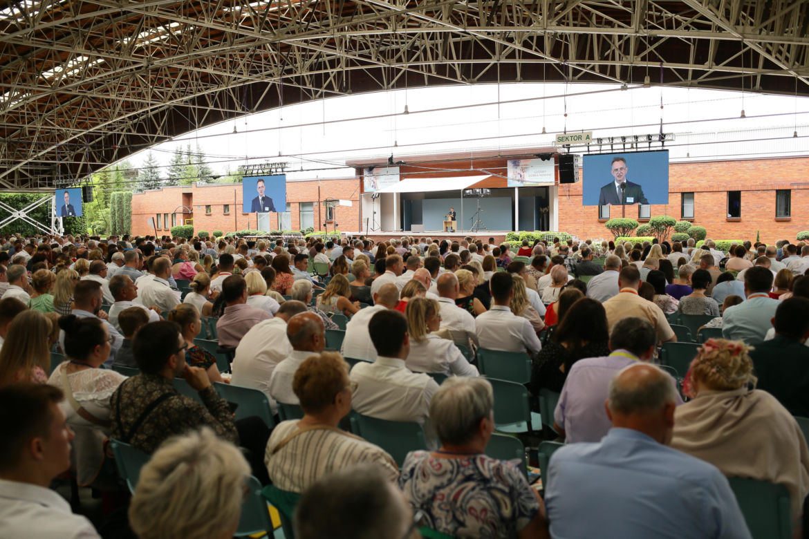 Kongres Świadków Jehowy 2024. W niedzielnych wydarzeniach wzięły udział tłumy