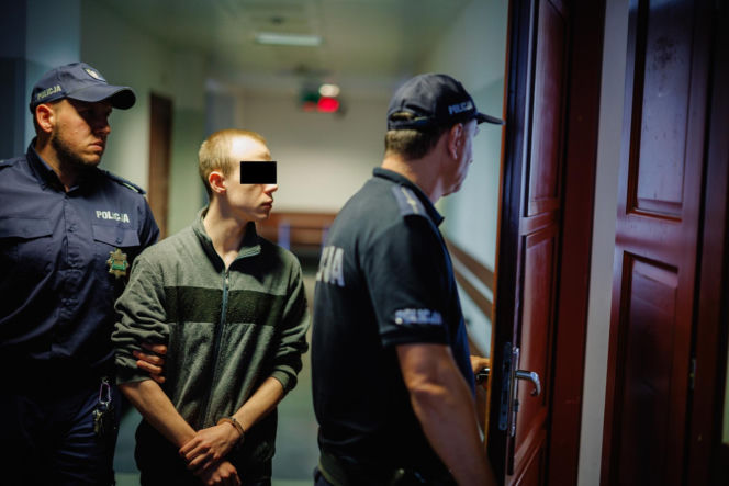 Mateusz rzucił monetą. Wypadł orzeł, więc udusił Wiktorię