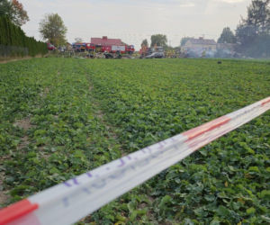 Miłków-Kolonia. Dom runął po wybuchu. Zginął 75-latek, jego żony i syna nie było w środku