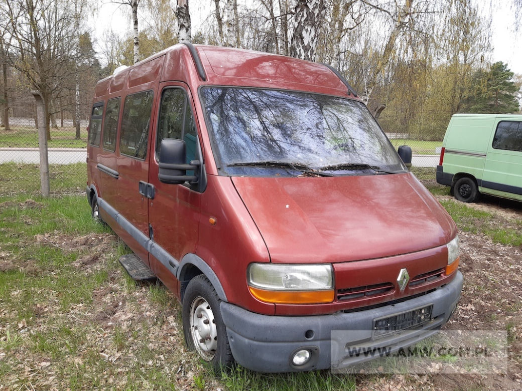 Autobus RENAULT MASTER 2.8TD (16 miejsc siedzących, pęknięta obudowa klimatyzacji umieszczonej na dachu pojazdu, pogięty dach). 6000 zł.