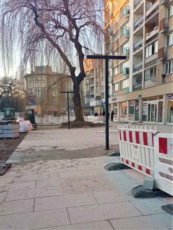 Nowe latarnie na remontowanej alei Wojska Polskiego