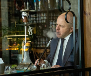 Paweł Kowal w restauracji