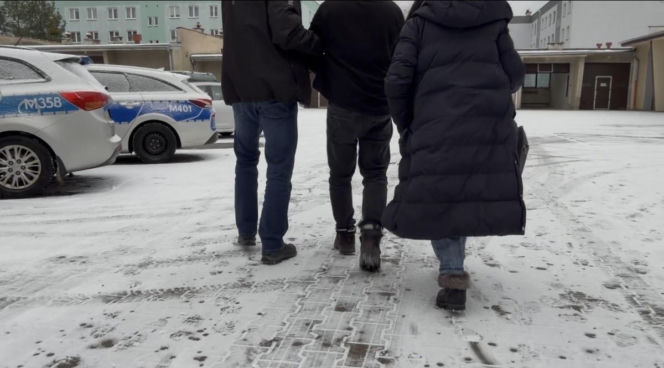 Ojciec wbił 6-letniej córce nóż w plecy. Horror w Augustowie