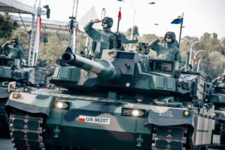 Pancerna pięść na defiladzie 2026. Od Leopardów 2 do K2 i Abramsów