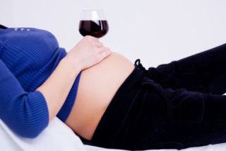FAE, FAS (płodowy zespół alkoholowy). Dlaczego alkohol w ciąży szkodzi?
