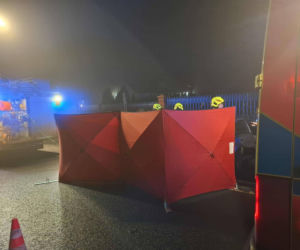 Tragedia w Chociszewie: Skoda wbiła się w ogrodzenie cmentarza! Nie żyje 36-latek