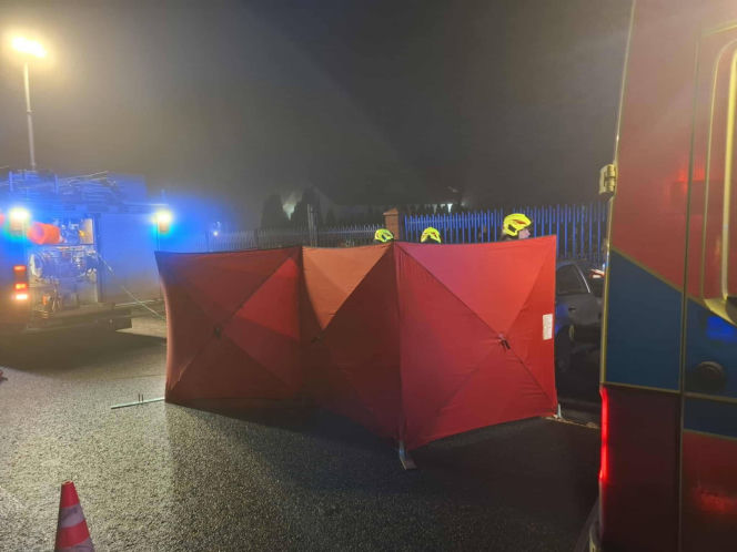 Tragedia w Chociszewie: Skoda wbiła się w ogrodzenie cmentarza! Nie żyje 36-latek