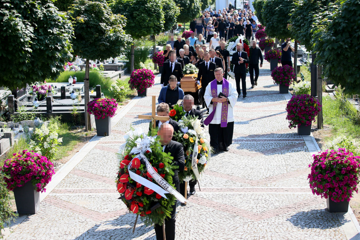 Tragicznie zmarłego kierowcę pożegnał sznur ciężarówek. Pogrzeb Roberta S.