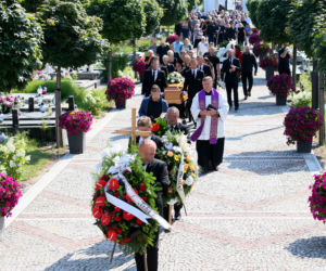 Tragicznie zmarłego kierowcę pożegnał sznur ciężarówek. Pogrzeb Roberta S.