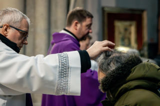 Poszczą w Środę Popielcową i robią to źle. Oto zasady postu ścisłego