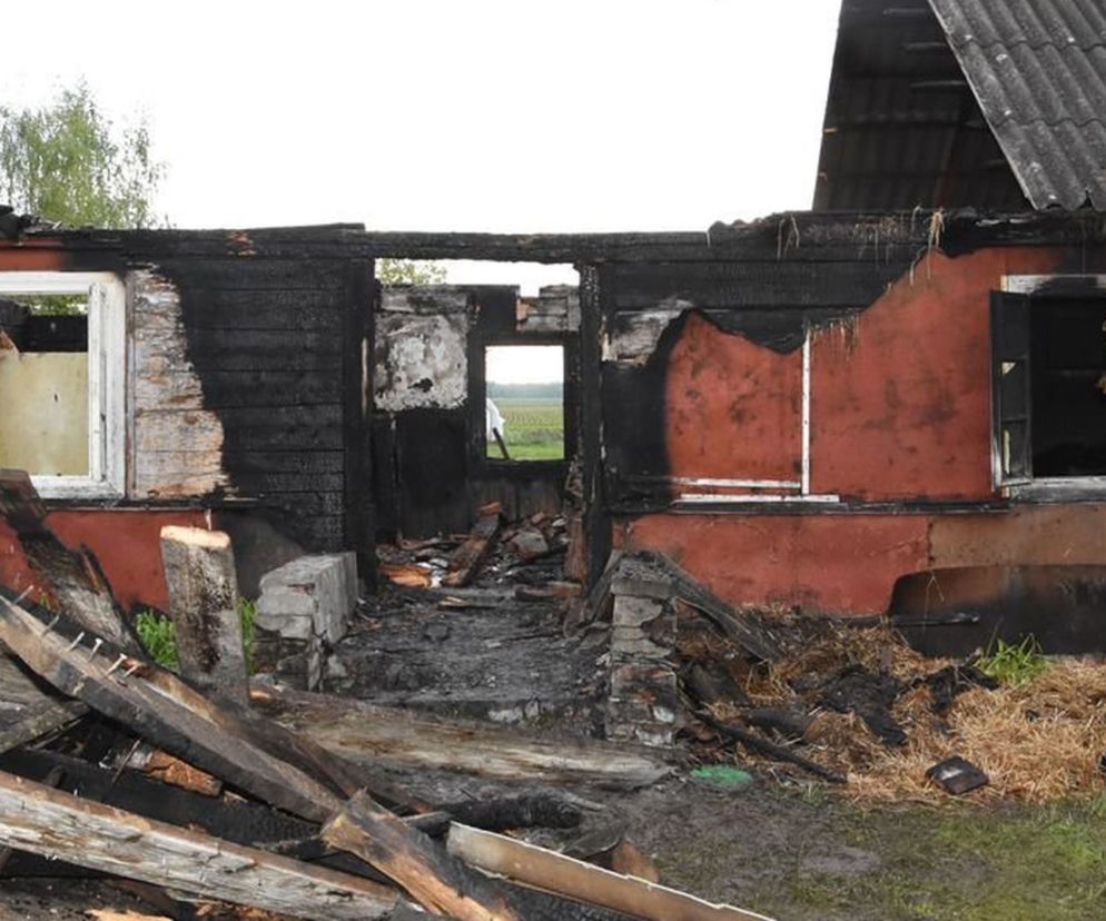 CZARNA SERIA pożarów pod Zamościem. Mężczyzna SPŁONĄŁ w drewnianym domu w Zawalowie